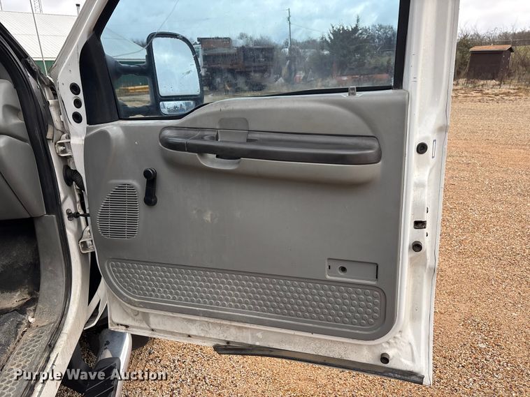 image for item DW7313 2006 Ford F450 Super Duty flatbed truck