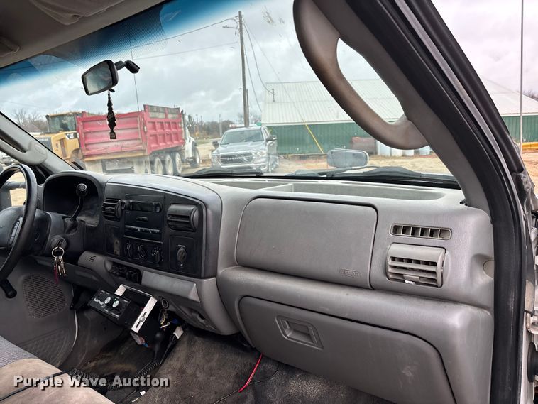 image for item DW7313 2006 Ford F450 Super Duty flatbed truck