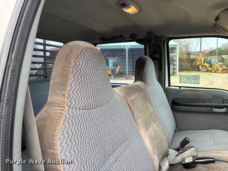 image for item DW7313 2006 Ford F450 Super Duty flatbed truck