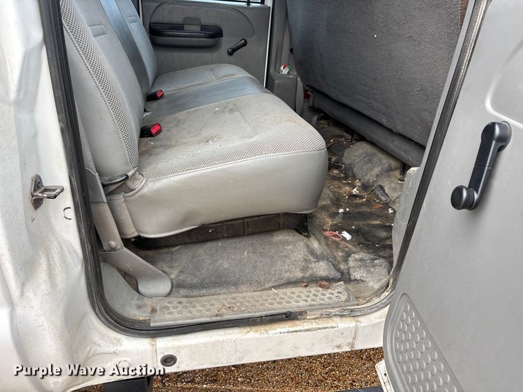 image for item DW7313 2006 Ford F450 Super Duty flatbed truck