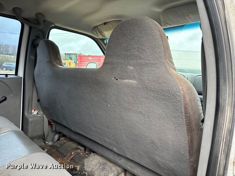 image for item DW7313 2006 Ford F450 Super Duty flatbed truck