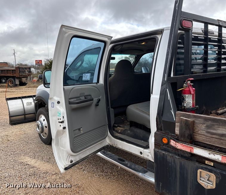 image for item DW7313 2006 Ford F450 Super Duty flatbed truck