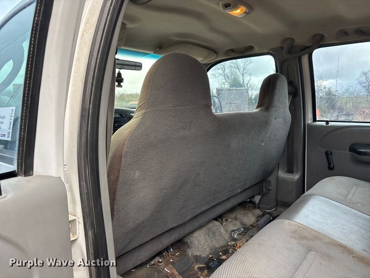 image for item DW7313 2006 Ford F450 Super Duty flatbed truck