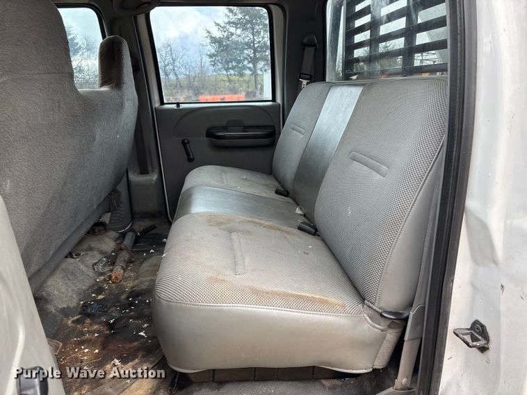 image for item DW7313 2006 Ford F450 Super Duty flatbed truck