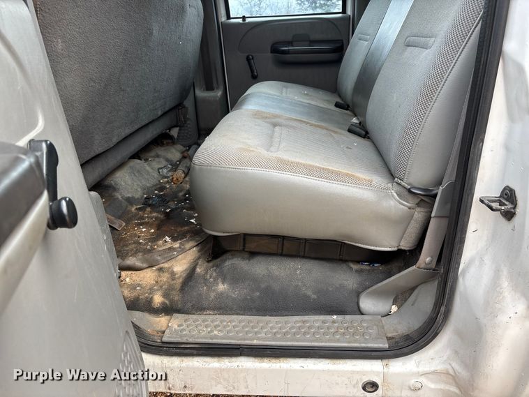 image for item DW7313 2006 Ford F450 Super Duty flatbed truck