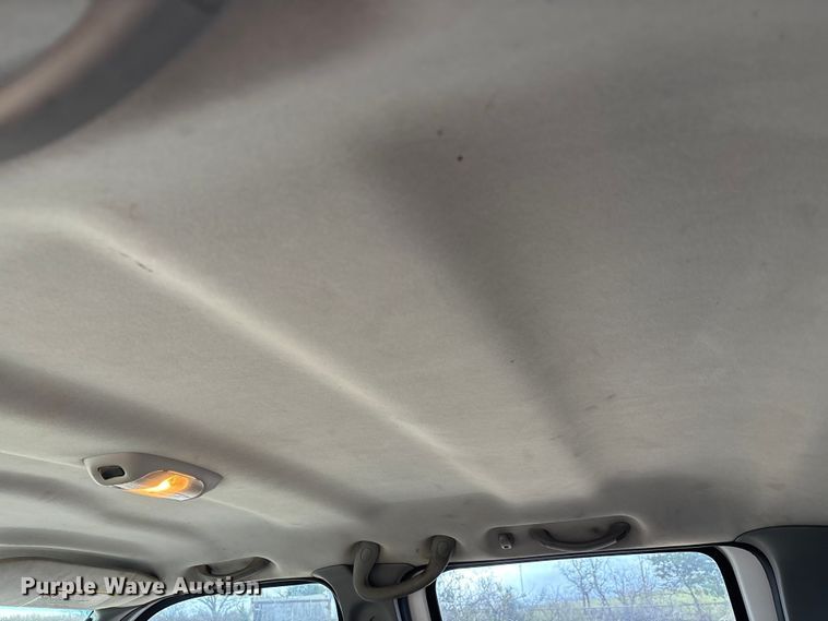 image for item DW7313 2006 Ford F450 Super Duty flatbed truck