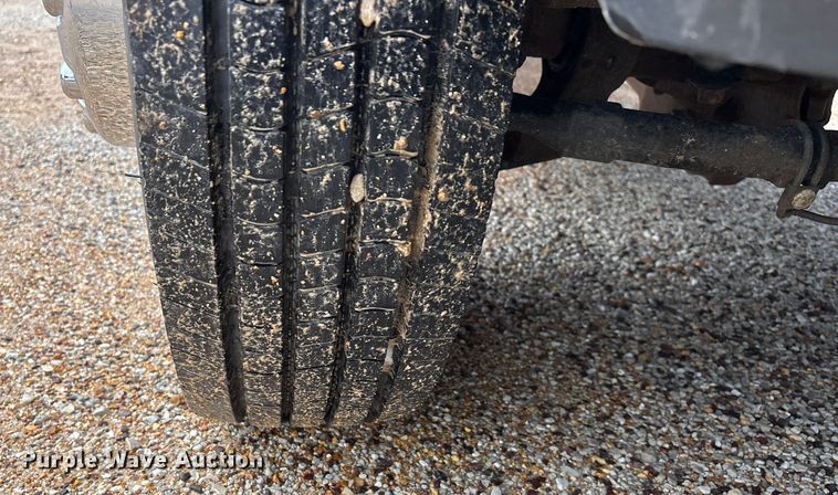 image for item DW7313 2006 Ford F450 Super Duty flatbed truck