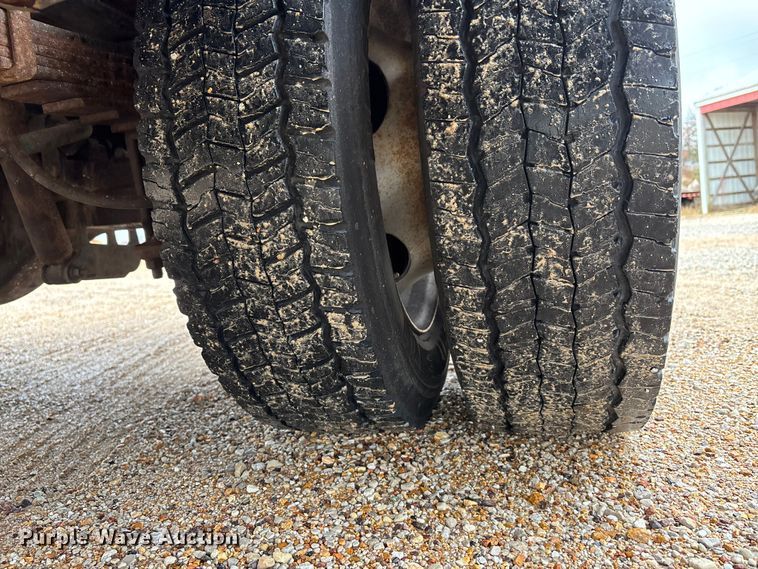 image for item DW7313 2006 Ford F450 Super Duty flatbed truck