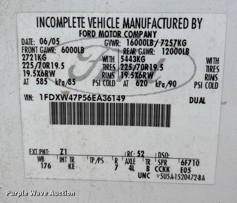 image for item DW7313 2006 Ford F450 Super Duty flatbed truck