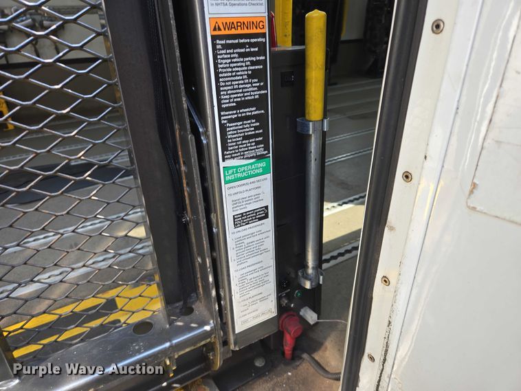 image for item DX7302 2015 IC shuttle bus