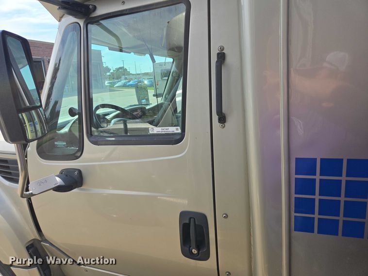 image for item DX7407 2015 IC shuttle bus