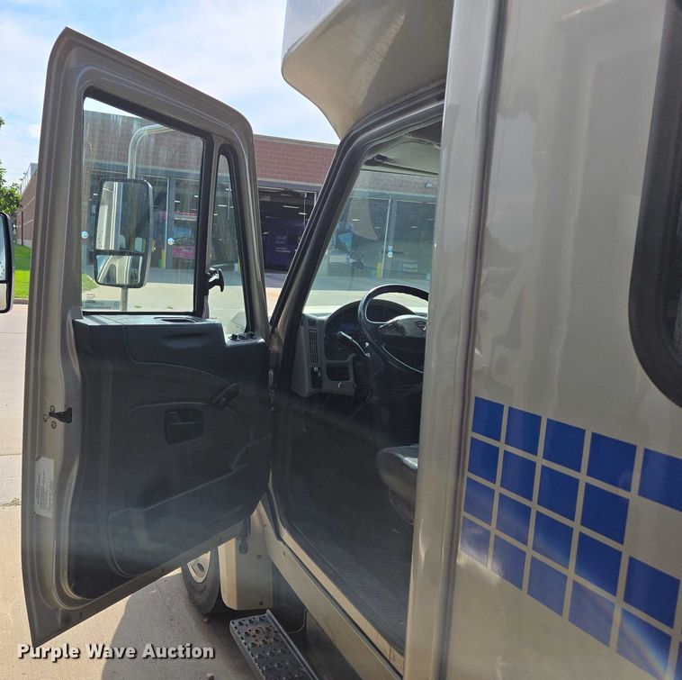 image for item DX7407 2015 IC shuttle bus