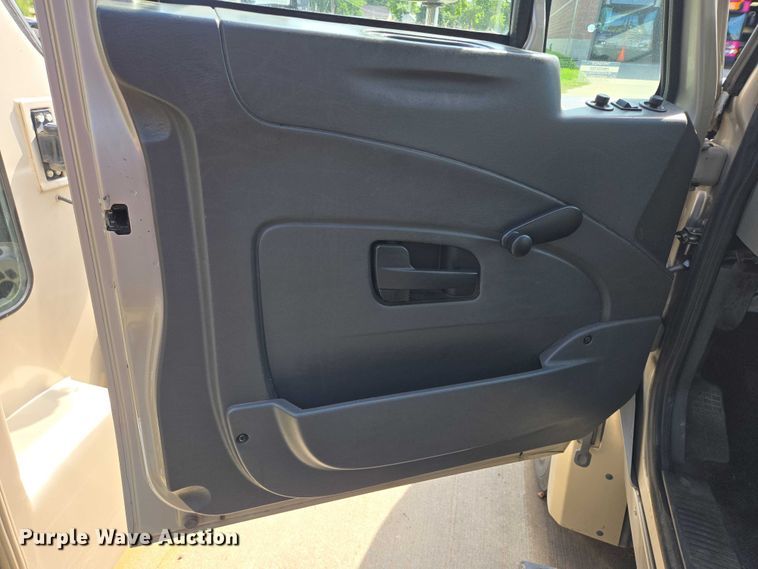 image for item DX7407 2015 IC shuttle bus