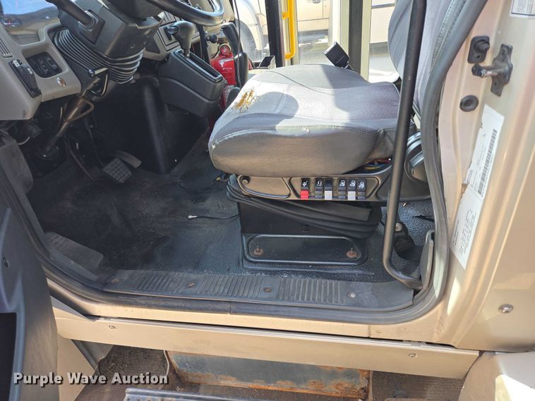 image for item DX7407 2015 IC shuttle bus