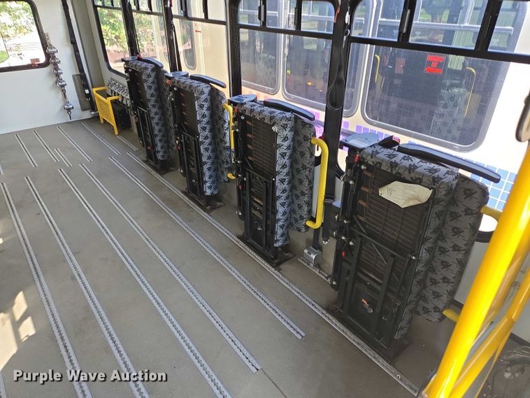 image for item DX7407 2015 IC shuttle bus