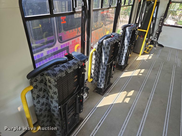 image for item DX7407 2015 IC shuttle bus