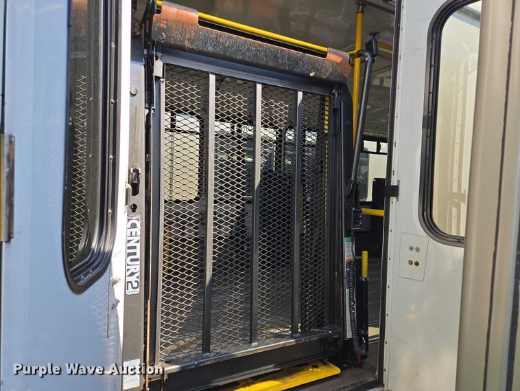 image for item DX7407 2015 IC shuttle bus