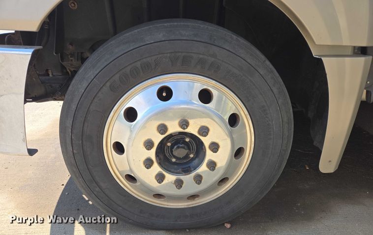 image for item DX7407 2015 IC shuttle bus