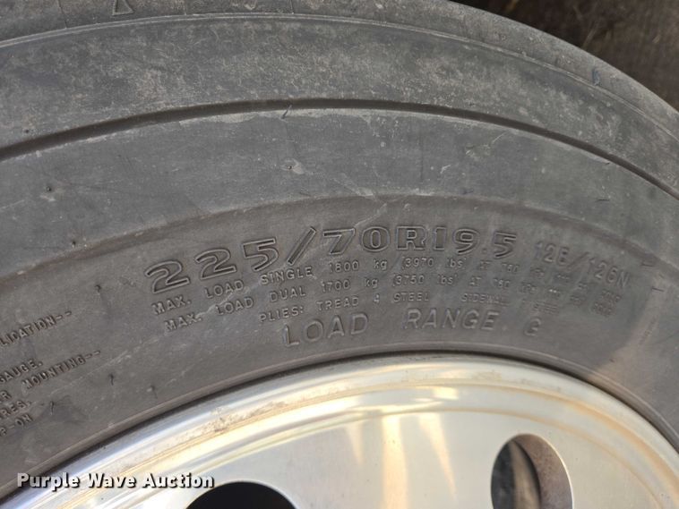 image for item DX7407 2015 IC shuttle bus