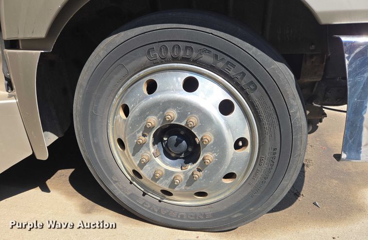 image for item DX7407 2015 IC shuttle bus