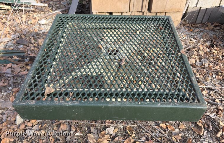 image for item DZ3570 Bench