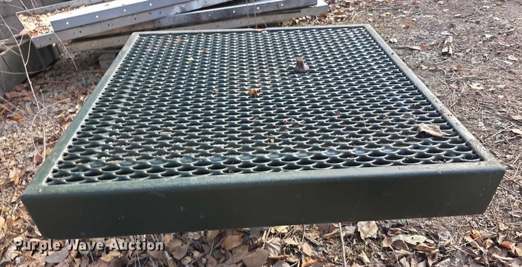 image for item DZ3570 Bench