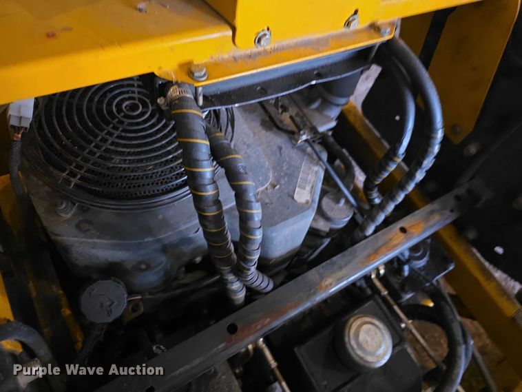 image for item DZ3573 2010 Hustler Super Z  ZTR lawn mower