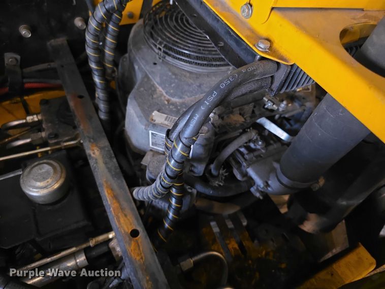 image for item DZ3573 2010 Hustler Super Z  ZTR lawn mower