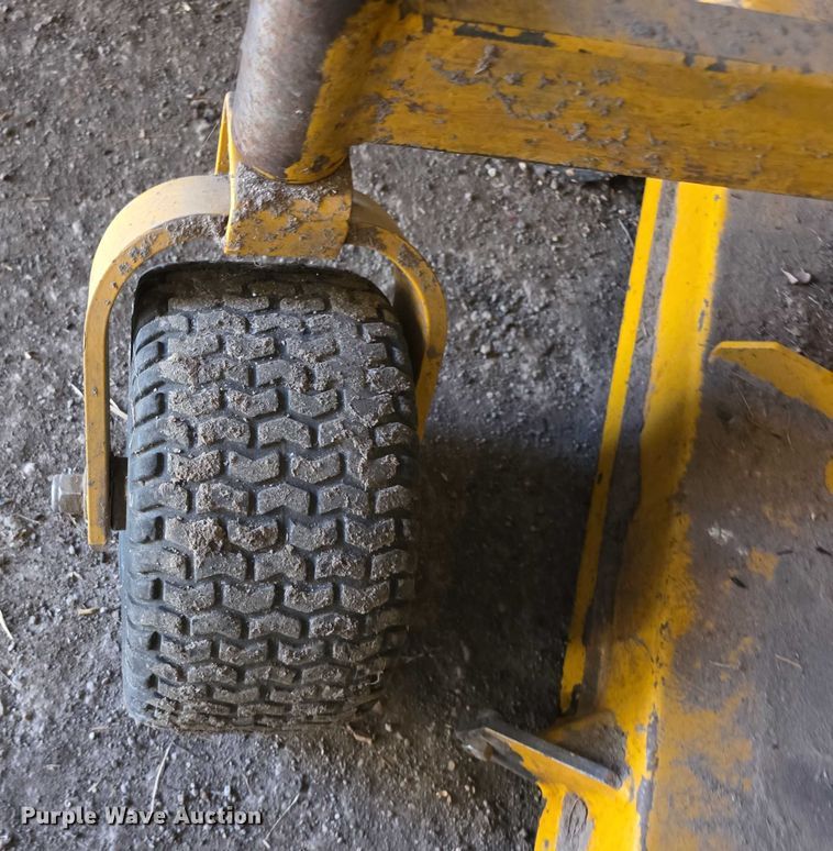 image for item DZ3573 2010 Hustler Super Z  ZTR lawn mower