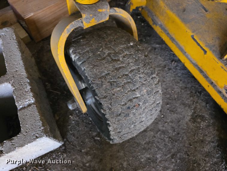 image for item DZ3573 2010 Hustler Super Z  ZTR lawn mower