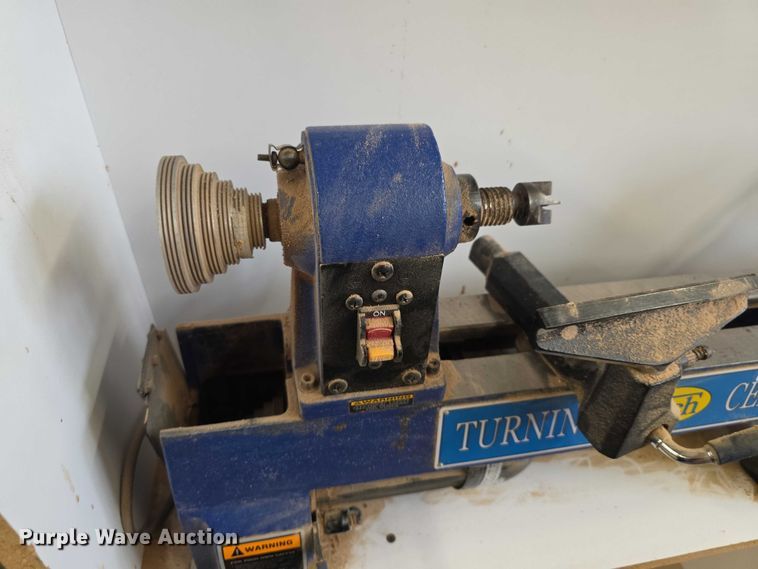 image for item DZ3580 Turner Fisch Center wood Lathe
