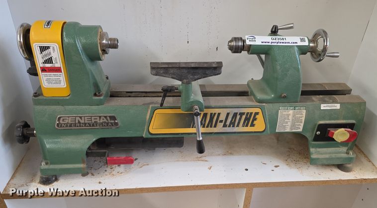 image for item DZ3581 General International Maxi wood lathe