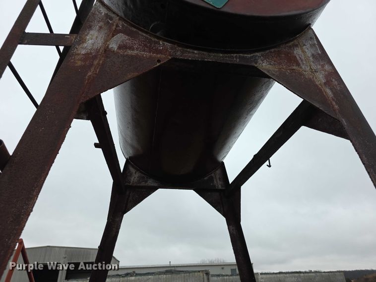 image for item DZ3632 Used oil tank