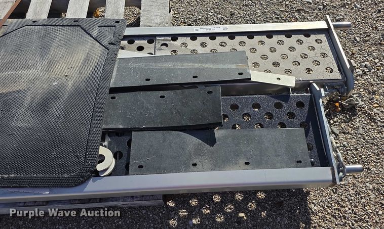 image for item DZ3636 (4) truck tailgates