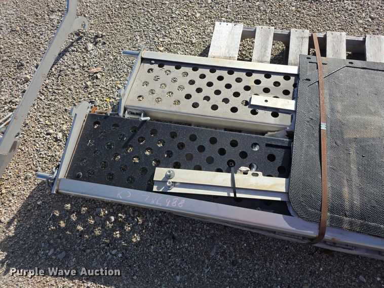 image for item DZ3636 (4) truck tailgates