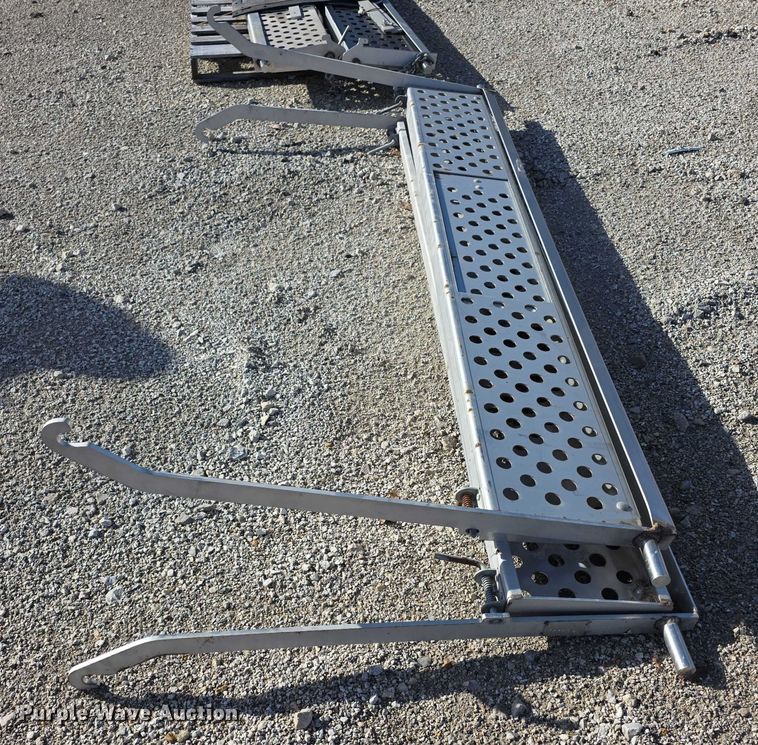 image for item DZ3636 (4) truck tailgates