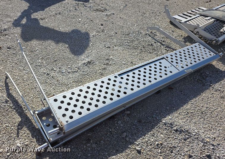 image for item DZ3636 (4) truck tailgates