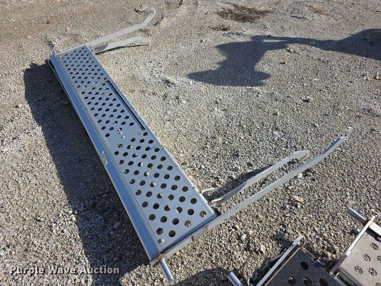 image for item DZ3636 (4) truck tailgates