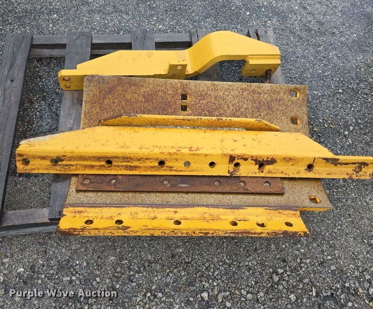 image for item DZ3639 Caterpillar motor grader moldboard attachments