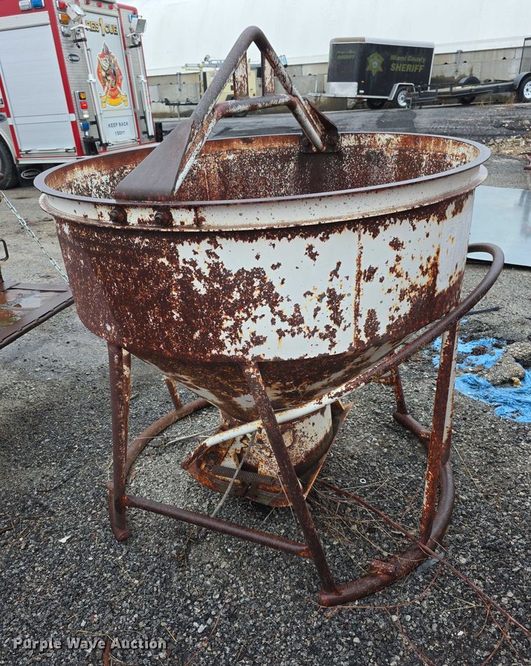 image for item DZ3640 Gar-Bro 120R concrete hopper