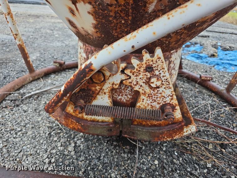 image for item DZ3640 Gar-Bro 120R concrete hopper