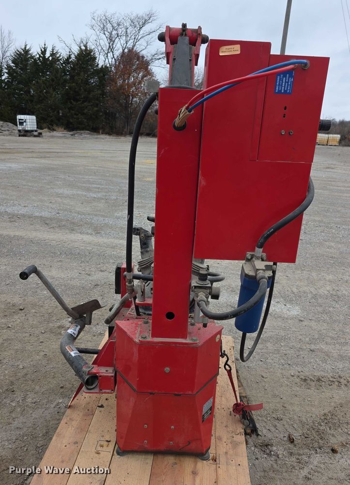 image for item DZ3647 Hunter TC3250 tire machine