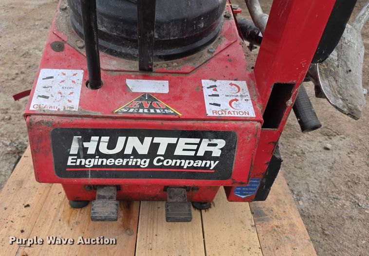 image for item DZ3647 Hunter TC3250 tire machine