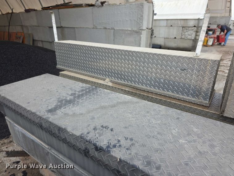 image for item DZ3648 (6) toolboxes