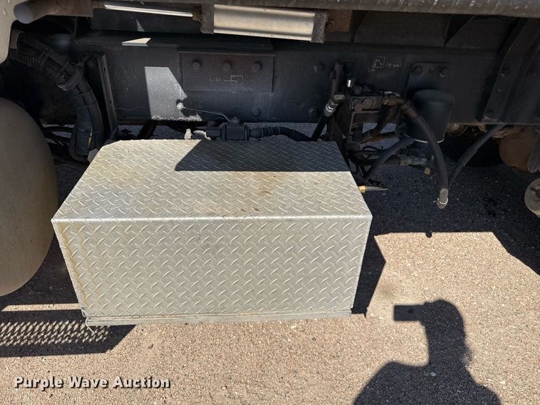 image for item DZ8762 2000 Peterbilt 330 dump truck