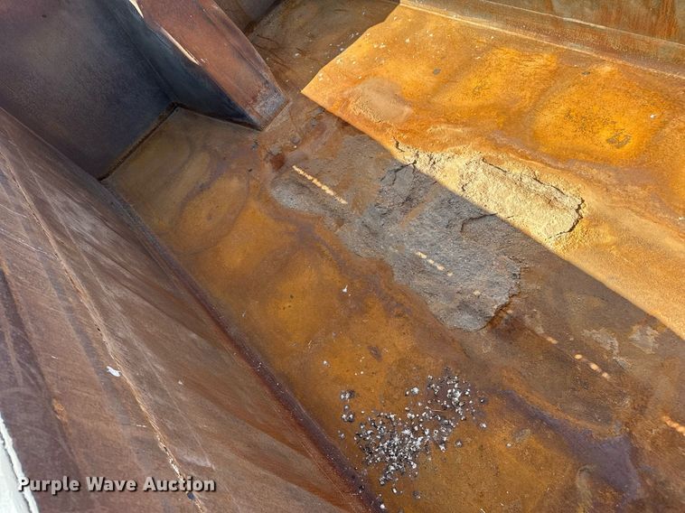 image for item DZ8762 2000 Peterbilt 330 dump truck