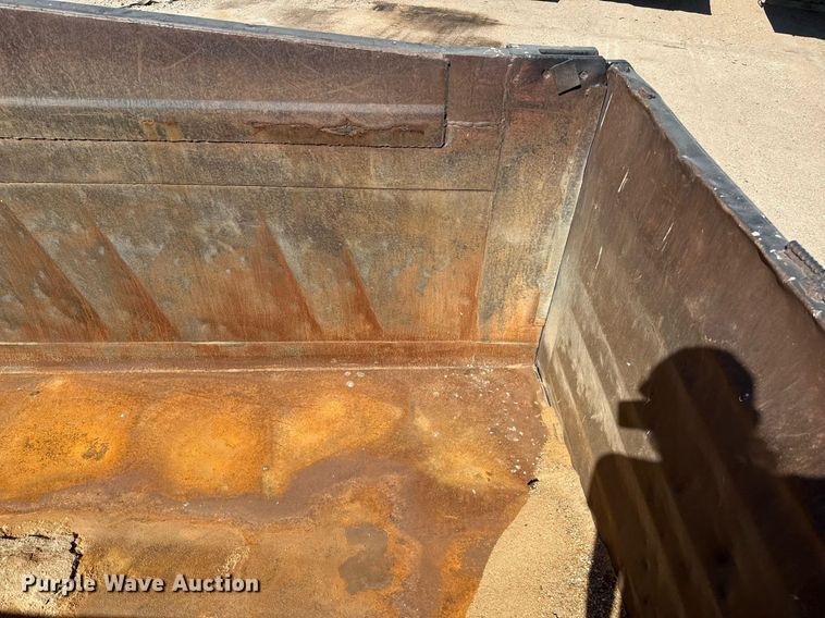 image for item DZ8762 2000 Peterbilt 330 dump truck