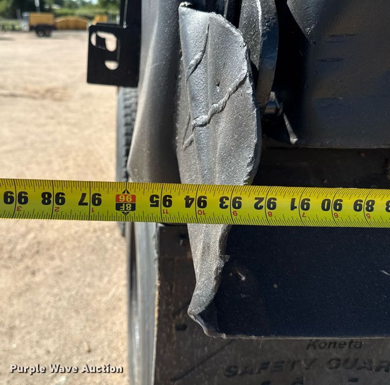 image for item DZ8762 2000 Peterbilt 330 dump truck