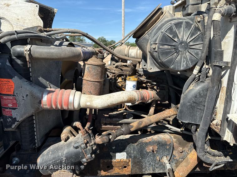 image for item DZ8762 2000 Peterbilt 330 dump truck