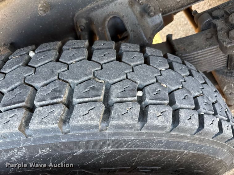 image for item DZ8762 2000 Peterbilt 330 dump truck